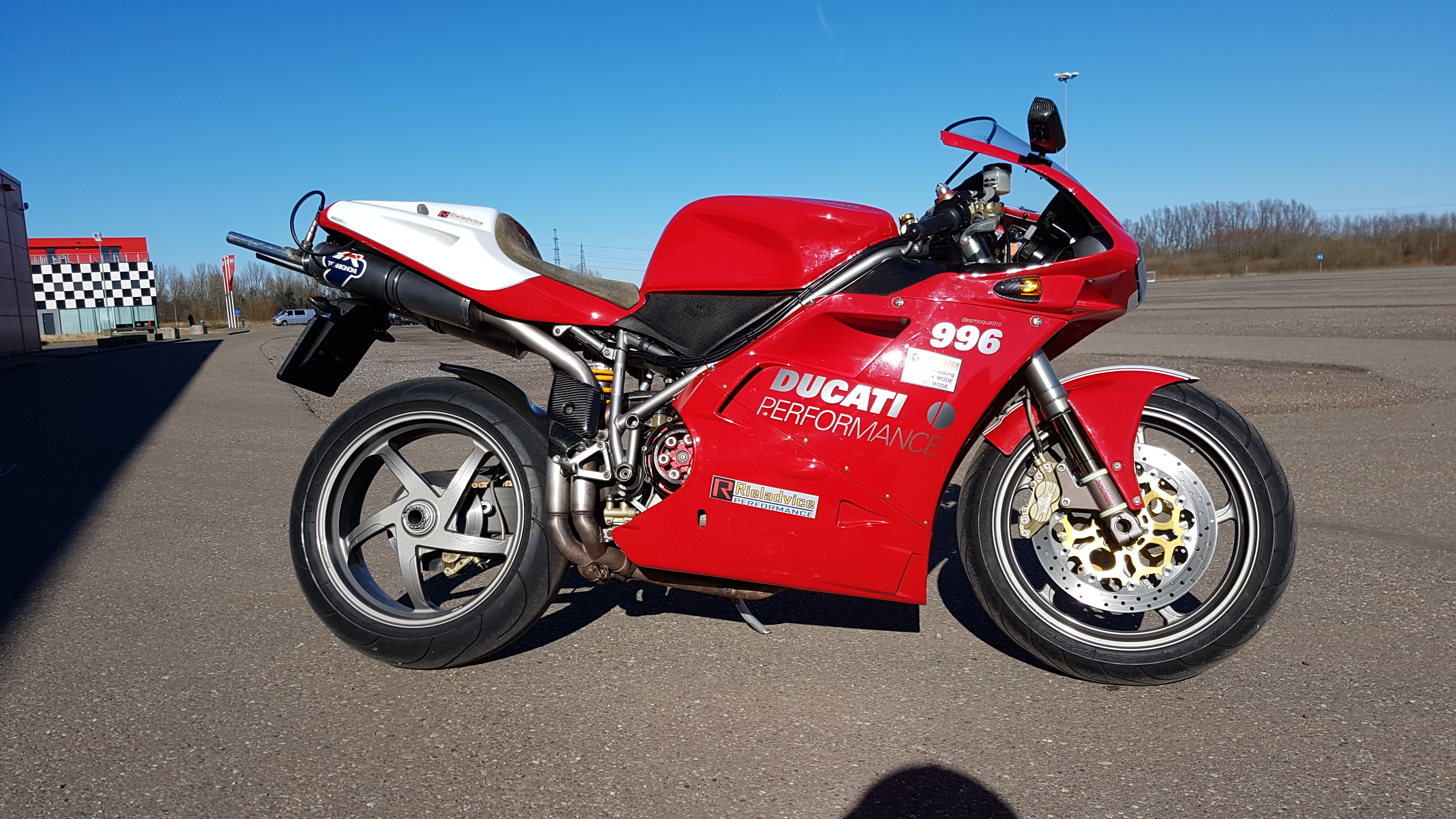 DUCATI 996